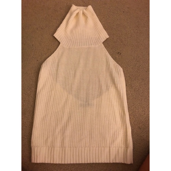 Sleeveless Turtleneck Sweater - Picture 3 of 5